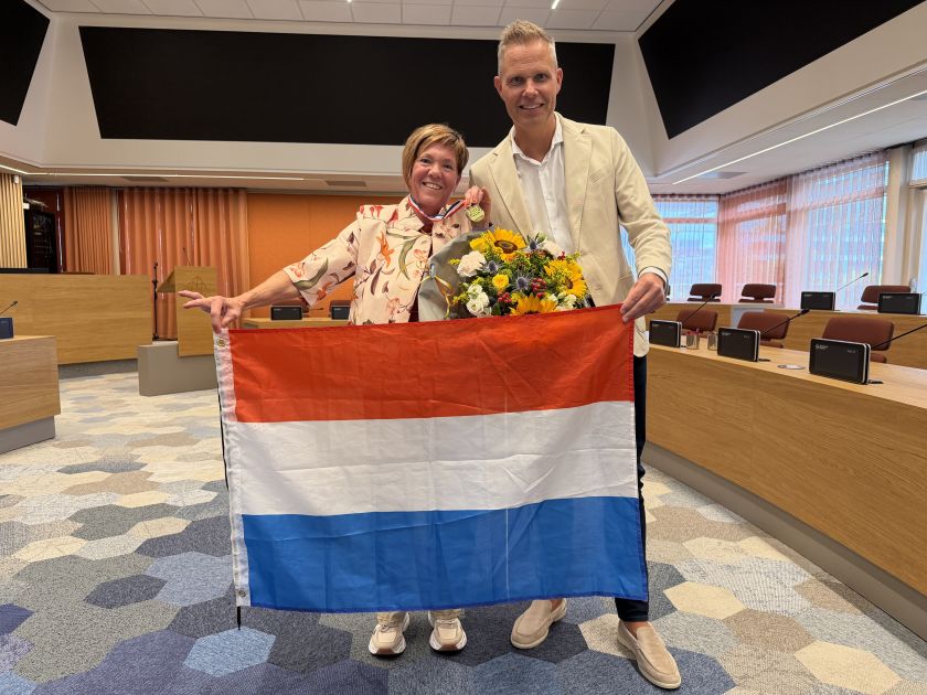 Irma Wesseling-Valke & wethouder Pascal Schrik in het gemeentehuis. Foto: Inge Katerbarg
